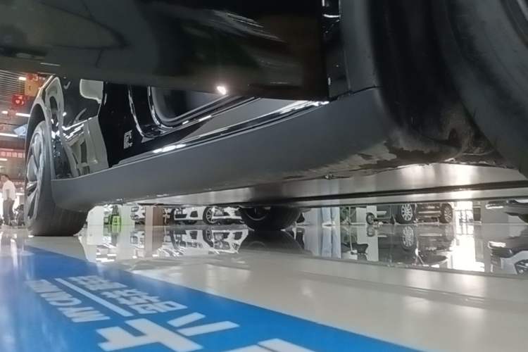 Used Tesla Model Y 2026 Rear-Drive Model Right Side Sill