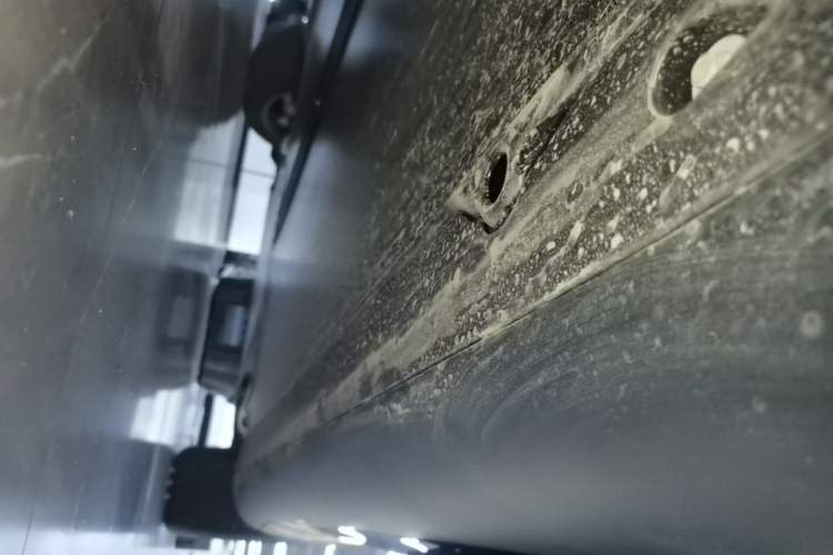 Used Tesla Model Y 2026 Model Long-Range Rear-Wheel-Drive Version Right Side Sill