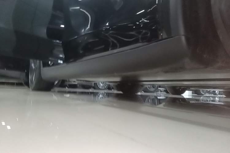 Used Tesla Model Y 2026 Rear-Drive Model Right Side Sill