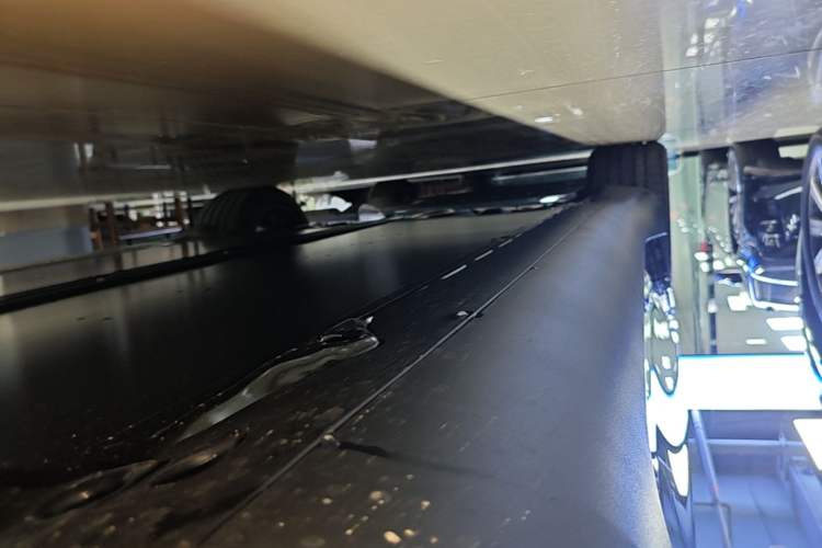 Used Tesla Model Y 2026 Rear-Drive Model Right Side Sill