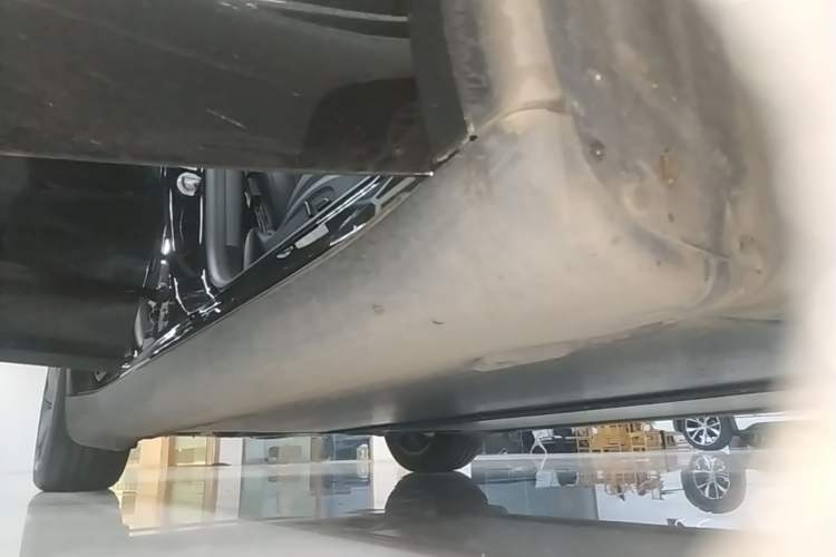 Used Tesla Model Y 2026 Rear-Drive Model Right Side Sill
