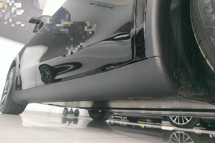 Used Tesla Model Y 2026 Long-Range All-Wheel-Drive Model Right Side Sill