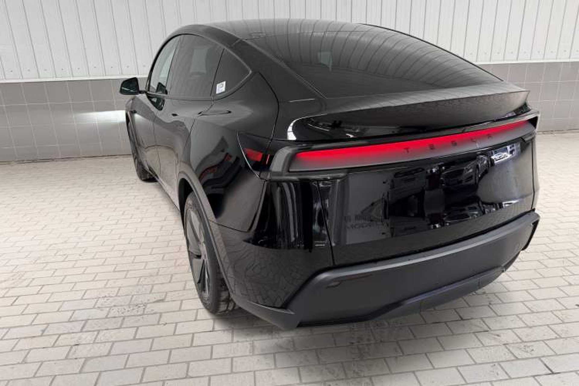 Used Tesla Model Y 2026 Rear-Drive Model Roof