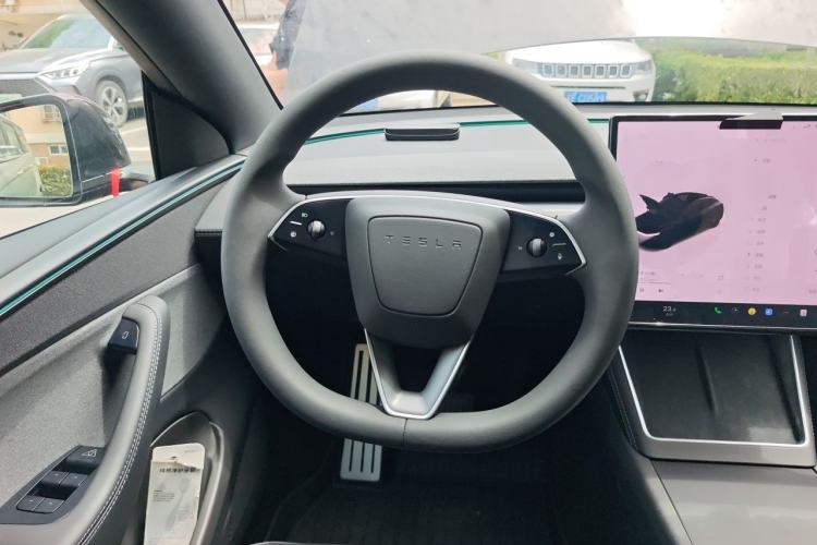 Used Tesla Model Y 2026 Facelifted Long-Range Rear-Drive Model Steering Wheel