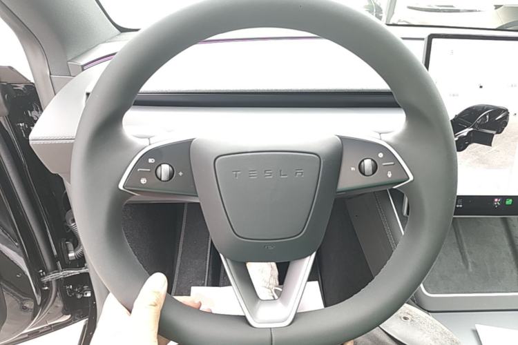 Used Tesla Model Y 2026 Long-Range All-Wheel-Drive Model Steering Wheel
