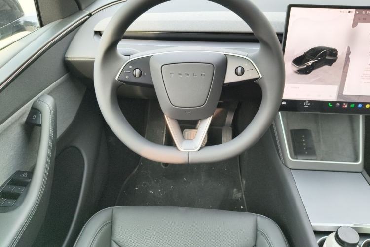 Used Tesla Model Y 2026 Rear-Drive Model Steering Wheel