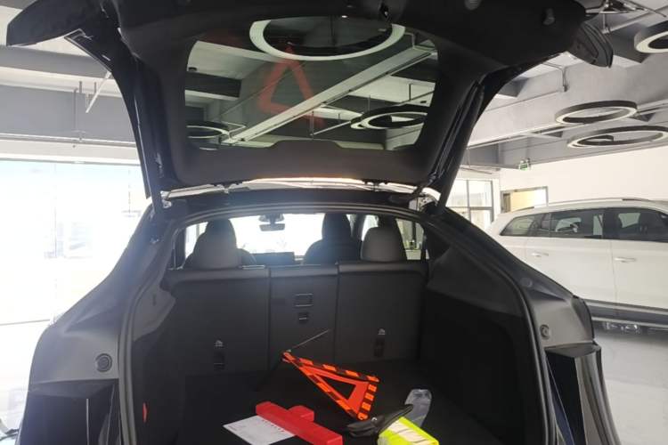 Used Tesla Model Y 2026 Rear-Drive Model Trunk