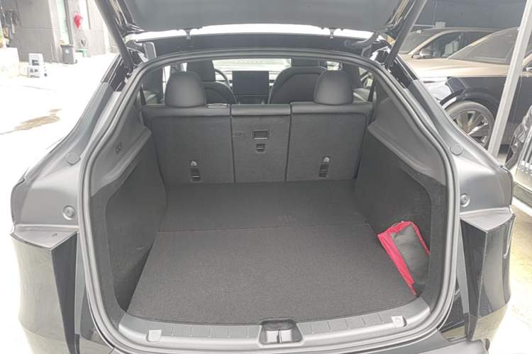 Used Tesla Model Y 2026 Long-Range All-Wheel-Drive Model Trunk