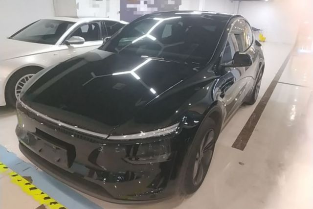 Tesla Model Y 2026 Rear-Drive Model с пробегом