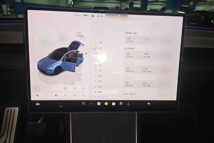 Used Tesla Model Y 2026 Rear-Drive Model Center Console