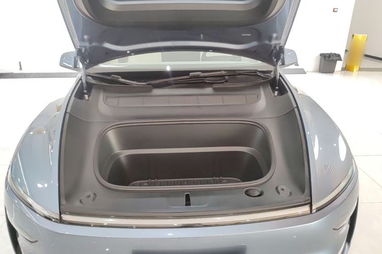 Used Tesla Model Y 2026 Rear-Drive Model Engine Bay