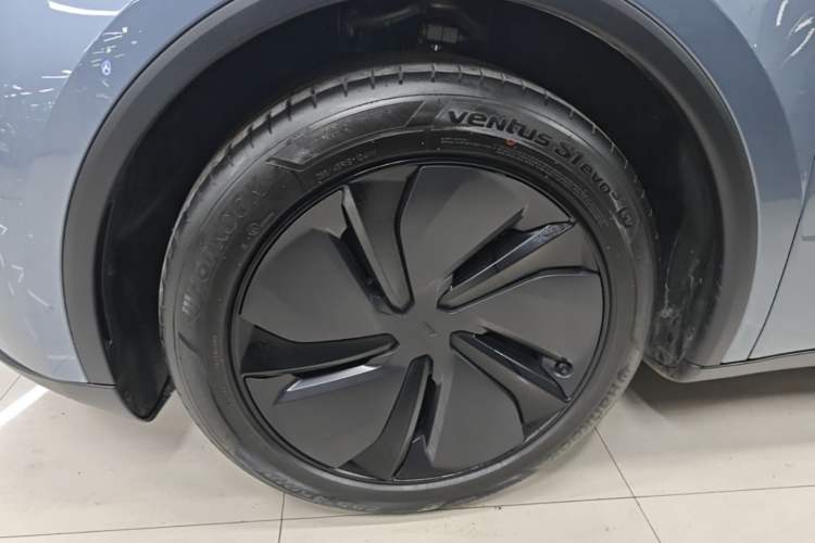 Used Tesla Model Y 2026 Model Long-Range Rear-Wheel-Drive Version Exterior 4