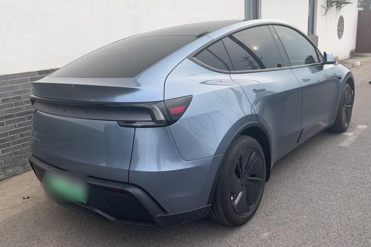 Used Tesla Model Y 2026 Rear-Drive Model Exterior 4