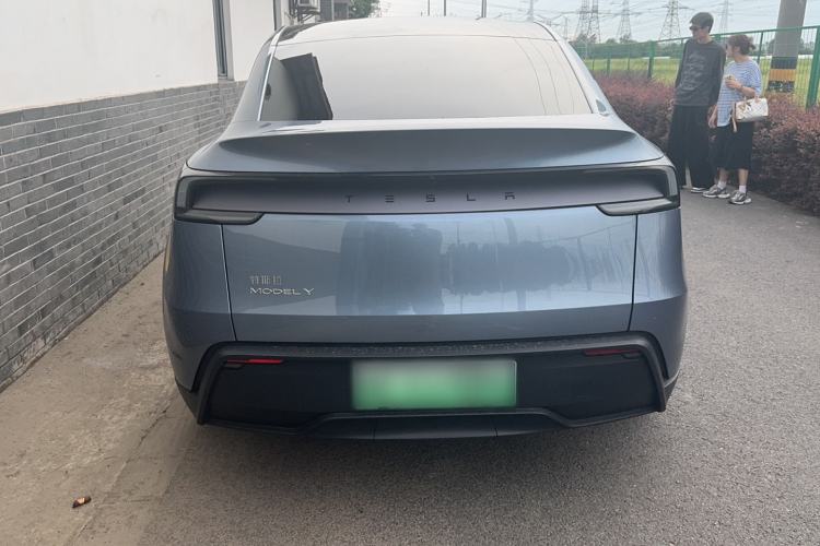 Used Tesla Model Y 2026 Rear-Drive Model Exterior 5