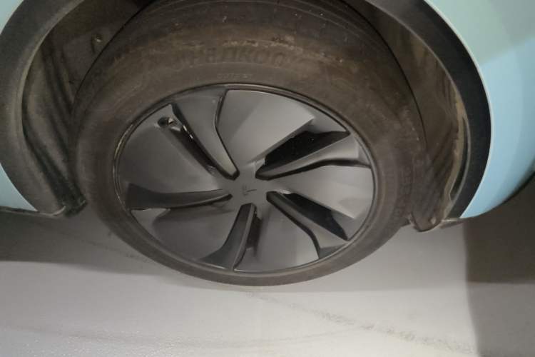 Used Tesla Model Y 2026 Long-Range All-Wheel-Drive Model Exterior 7
