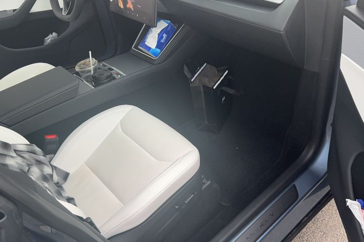 Used Tesla Model Y 2026 Rear-Drive Model Interior 1