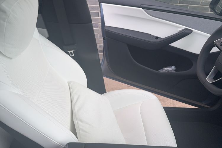 Used Tesla Model Y 2026 Rear-Drive Model Interior 2