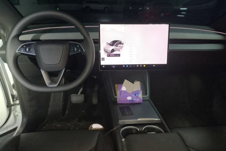 Used Tesla Model Y 2026 Long-Range All-Wheel-Drive Model Interior 2