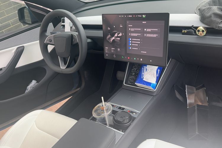 Used Tesla Model Y 2026 Rear-Drive Model Interior 3