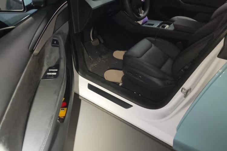 Used Tesla Model Y 2026 Long-Range All-Wheel-Drive Model Interior 3