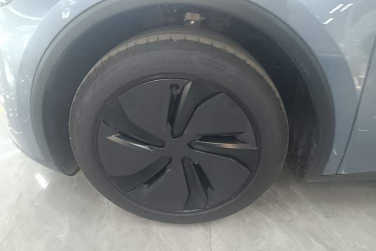 Used Tesla Model Y 2026 Rear-Drive Model Left Front Wheel Hub