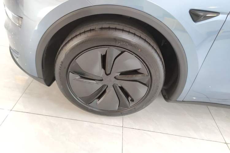 Used Tesla Model Y 2026 Rear-Drive Model Left Front Wheel Hub