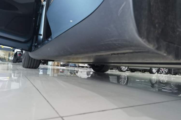 Used Tesla Model Y 2026 Rear-Drive Model Left Side Sill