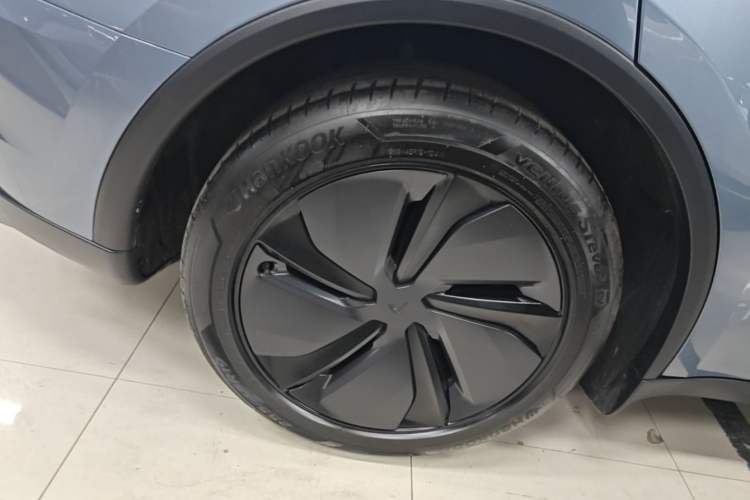 Used Tesla Model Y 2026 Model Long-Range Rear-Wheel-Drive Version Right Rear Wheel Hub