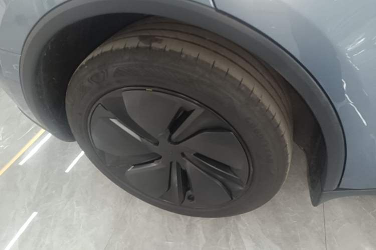 Used Tesla Model Y 2026 Rear-Drive Model Right Rear Wheel Hub