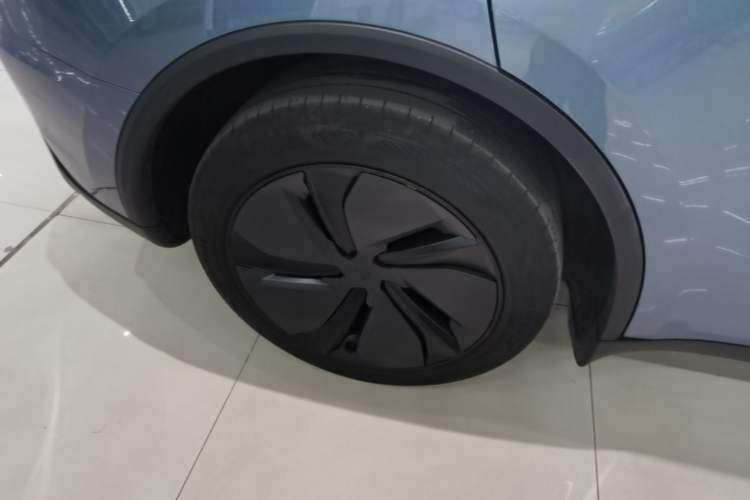 Used Tesla Model Y 2026 Rear-Drive Model Right Rear Wheel Hub