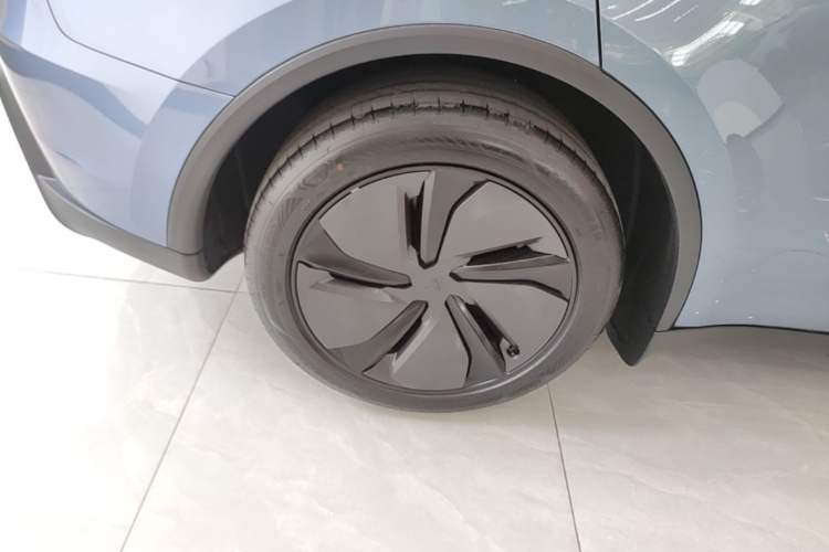 Used Tesla Model Y 2026 Rear-Drive Model Right Rear Wheel Hub