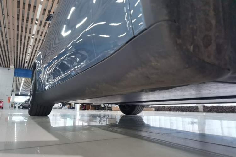Used Tesla Model Y 2026 Rear-Drive Model Right Side Sill