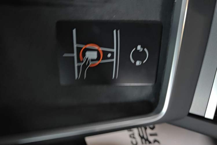 Used Tesla Model Y 2026 Model Long-Range Rear-Wheel-Drive Version Vehicle Key