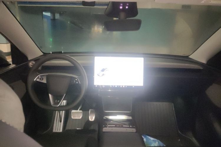 Used Tesla Model Y 2026 Model Long-Range Rear-Wheel-Drive Version Center Console