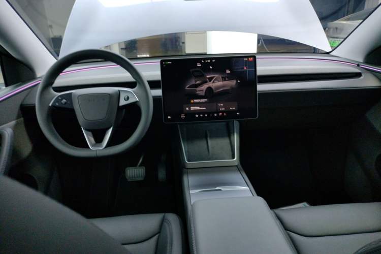 Used Tesla Model Y 2026 Model Long-Range Rear-Wheel-Drive Version Center Console