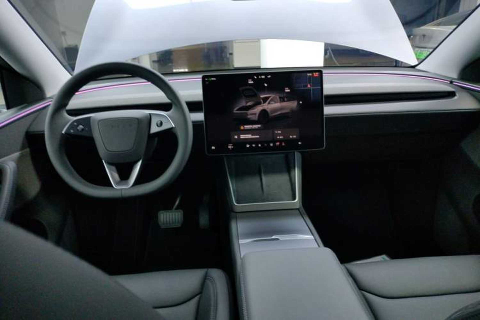 Used Tesla Model Y 2026 Model Long-Range Rear-Wheel-Drive Version Center Console
