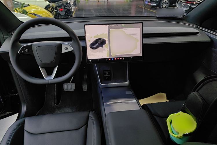 Used Tesla Model Y 2026 Long-Range All-Wheel-Drive Model Center Console