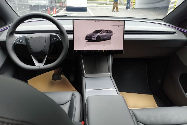 Used Tesla Model Y 2026 Rear-Drive Model Center Console