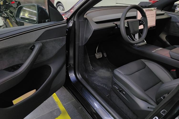 Used Tesla Model Y 2026 Long-Range All-Wheel-Drive Model Driver Seat