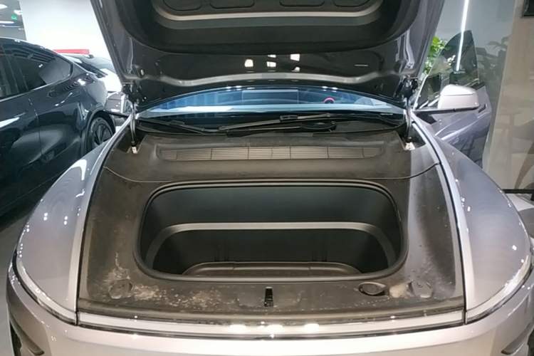 Used Tesla Model Y 2026 Facelifted Long-Range Rear-Drive Model Engine Bay