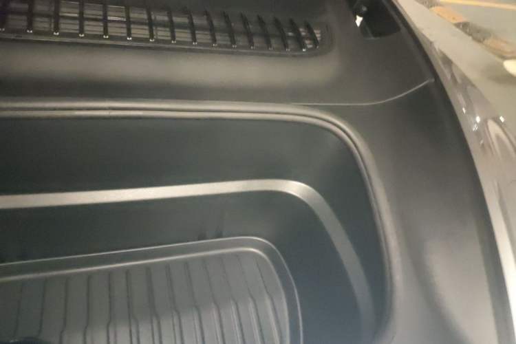 Used Tesla Model Y 2026 Model Long-Range Rear-Wheel-Drive Version Engine Bay Left