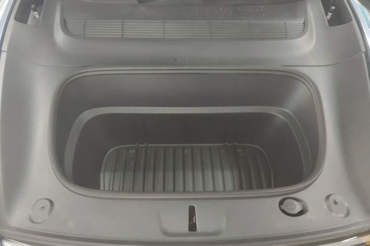 Used Tesla Model Y 2026 Rear-Drive Model Engine Bay