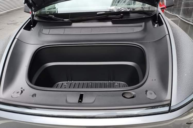 Used Tesla Model Y 2026 Rear-Drive Model Engine Bay
