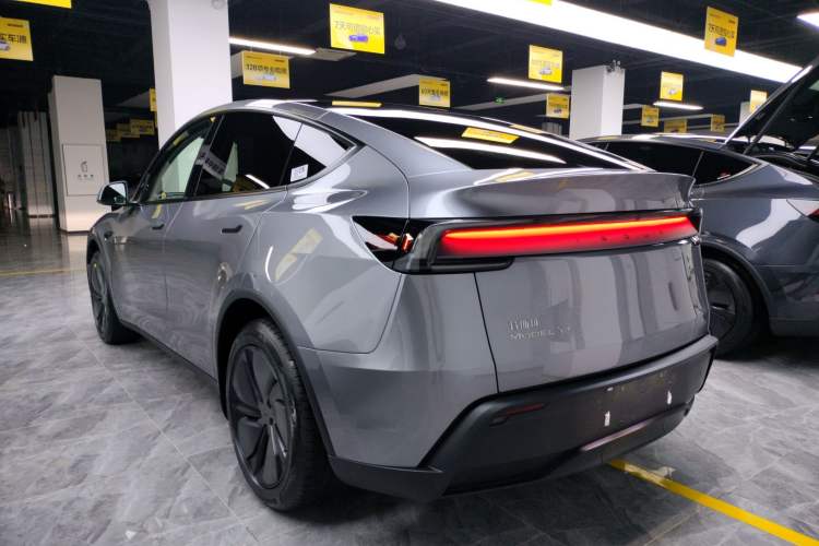 Used Tesla Model Y 2026 Model Long-Range Rear-Wheel-Drive Version Exterior 2