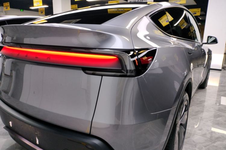 Used Tesla Model Y 2026 Model Long-Range Rear-Wheel-Drive Version Exterior 3