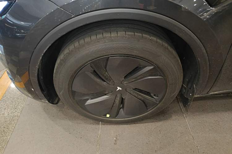 Used Tesla Model Y 2026 Rear-Drive Model Exterior 4