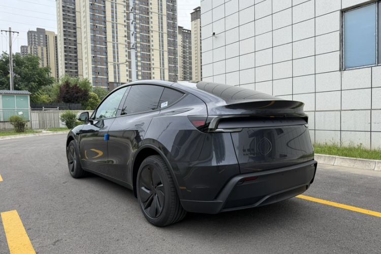 Used Tesla Model Y 2026 Facelifted Long-Range Rear-Drive Model Exterior 7