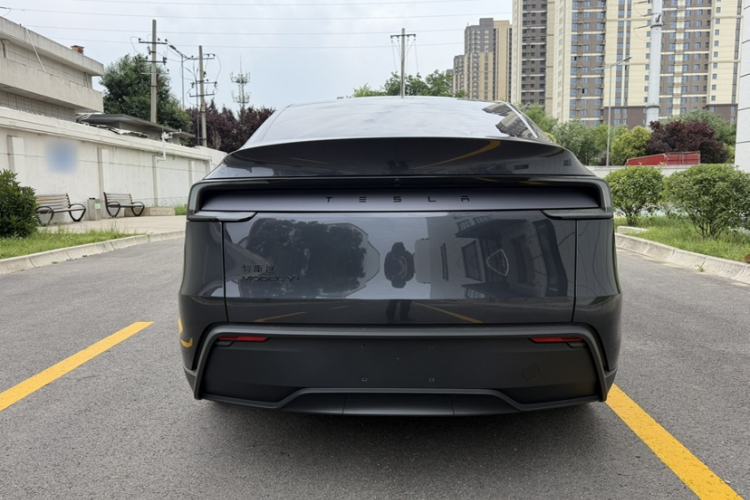 Used Tesla Model Y 2026 Facelifted Long-Range Rear-Drive Model Exterior 8