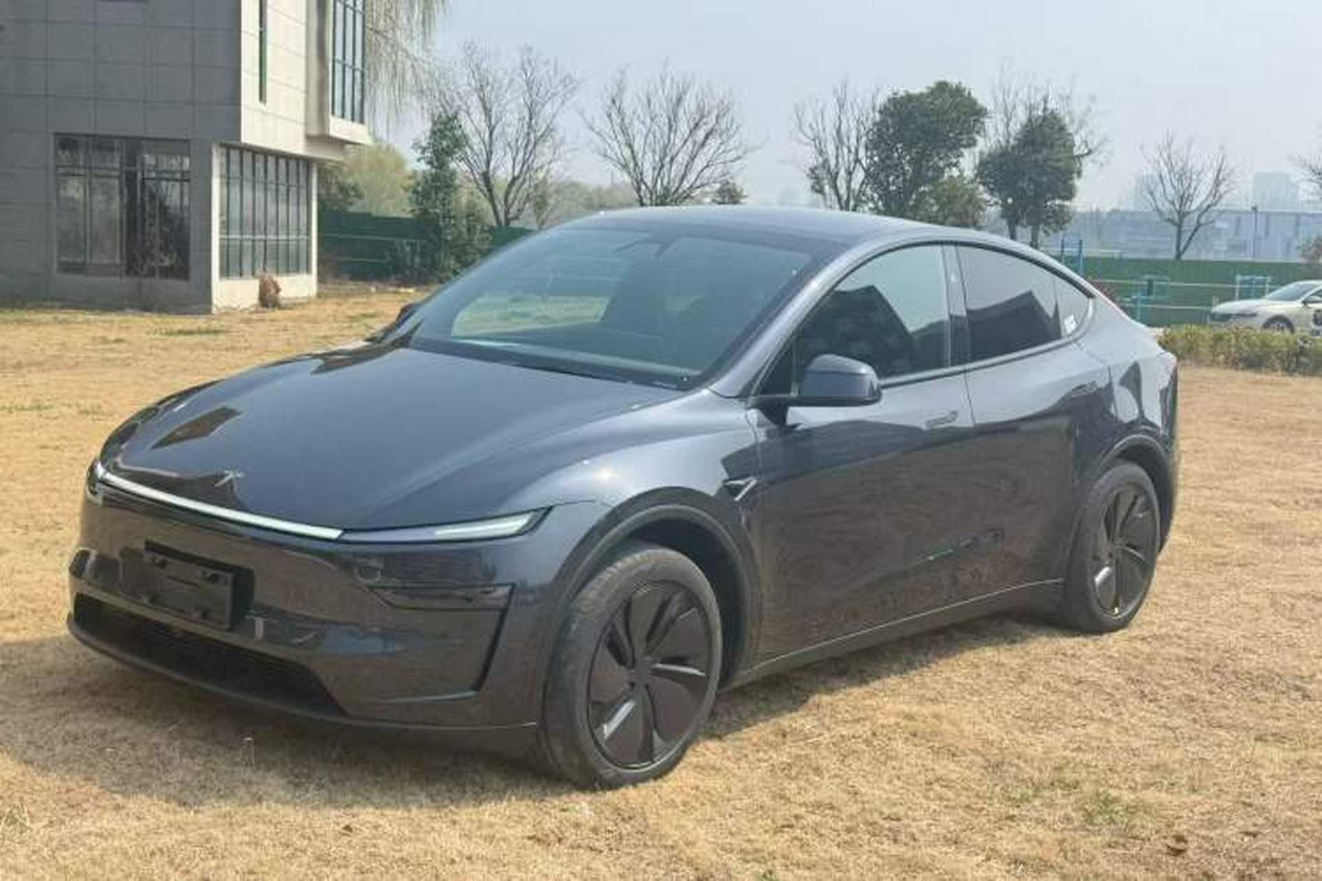Used Tesla Model Y 2026 Rear-Drive Model Front Left 45 Deg