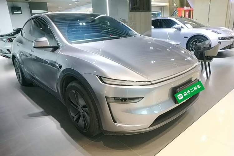Used Tesla Model Y 2026 Facelifted Long-Range Rear-Drive Model Front Right 45 Deg